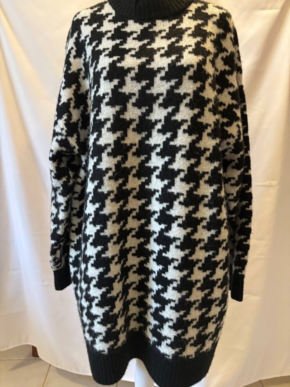 H&M Women's Houndstooth Sweater Dress - Size Large